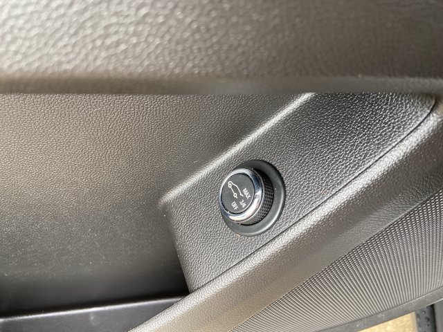 Used 2021 Chevrolet Traverse LT FWD image 45