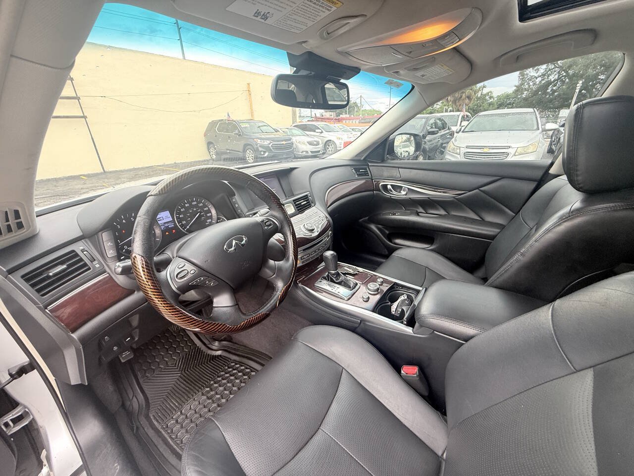 Used 2018 INFINITI Q70 Luxe AWD/4WD image 13