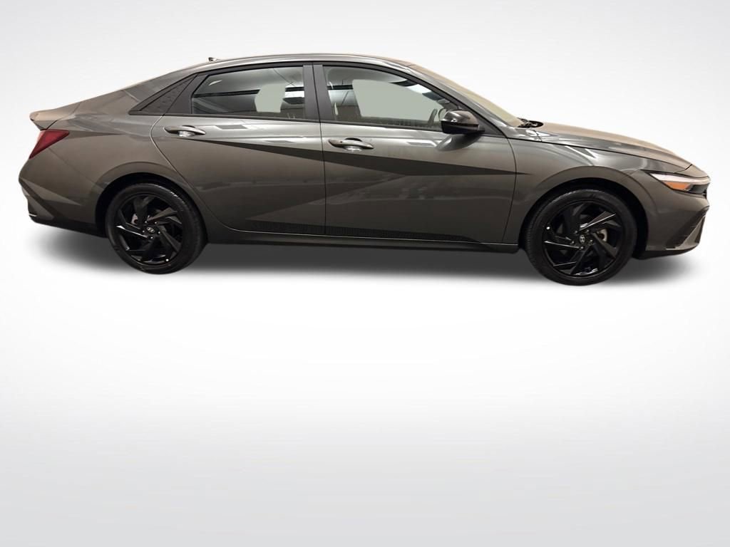 Certified 2026 Hyundai Elantra Sport FWD image 4