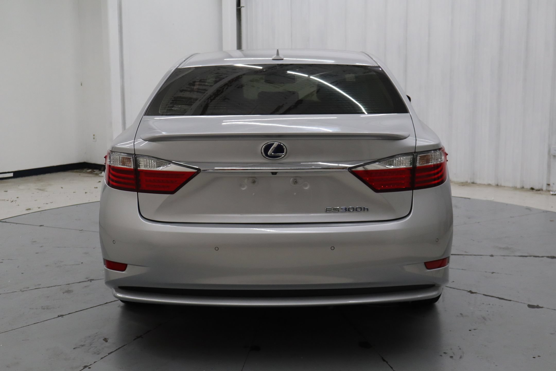 Used 2014 Lexus ES 300h w/ Luxury Package w/Bamboo Trim FWD image 4
