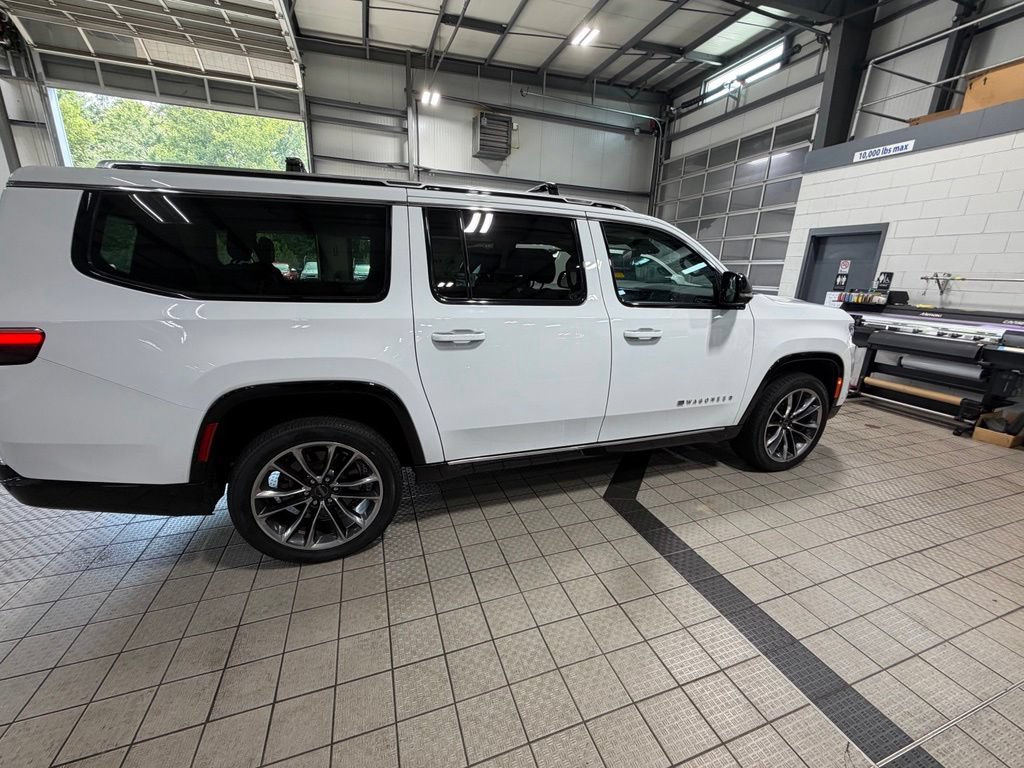 Used 2024 Jeep Wagoneer L Series III w/ Premium Group I AWD/4WD image 13
