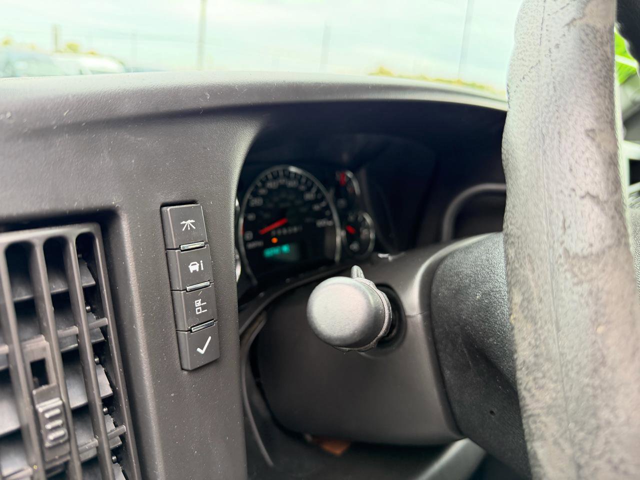 Used 2014 Chevrolet Express 2500 RWD image 21