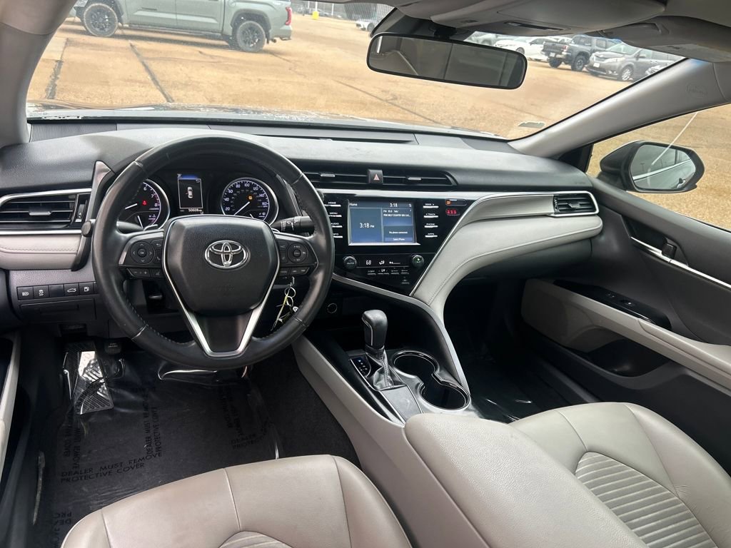 Used 2018 Toyota Camry SE image 2