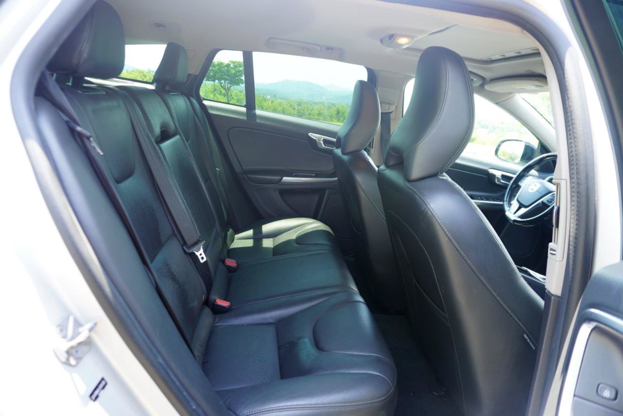 Used 2018 Volvo V60 T5 Cross Country w/ Convenience Package AWD/4WD image 21