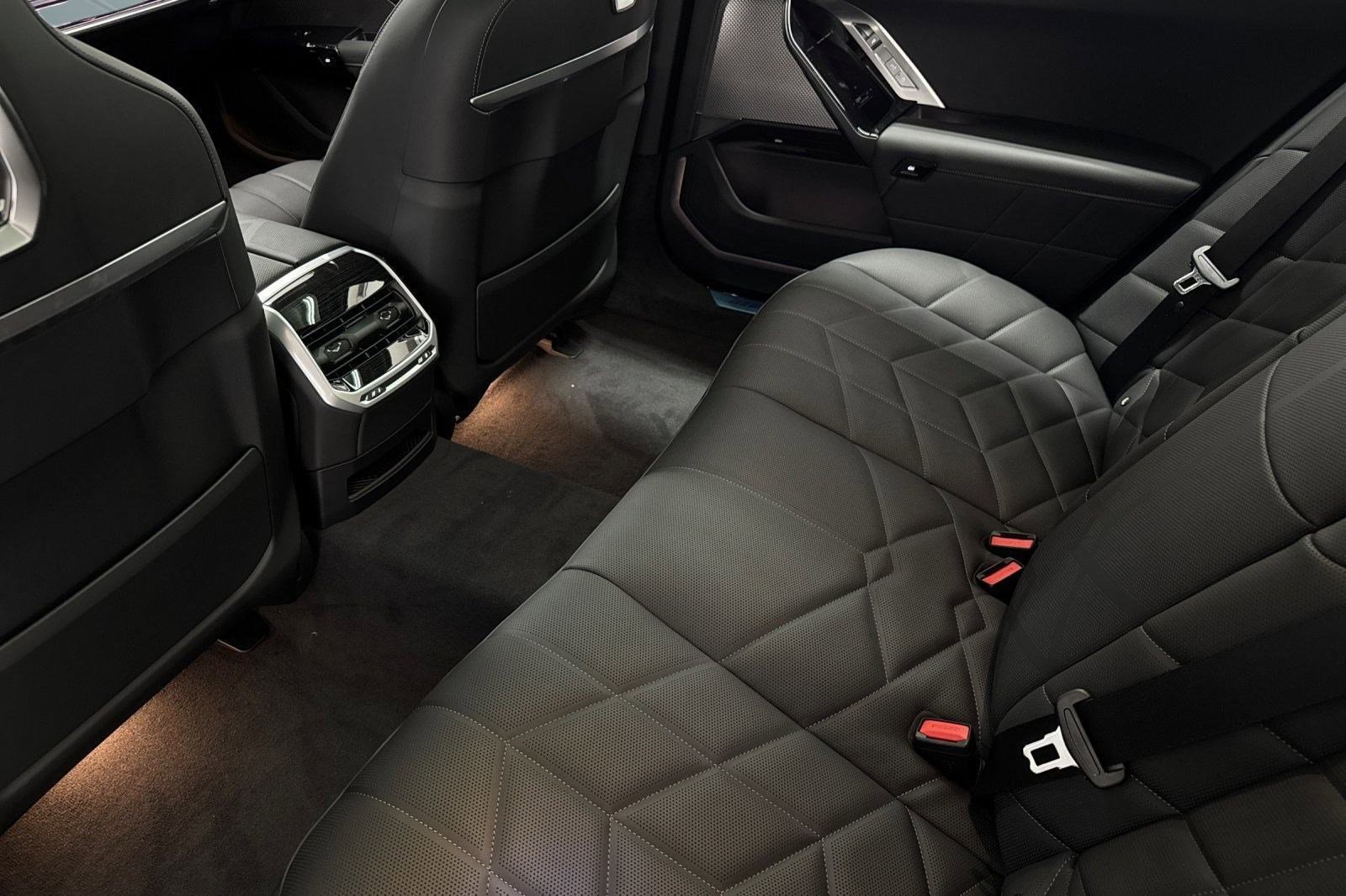 New 2026 BMW 750e xDrive image 22