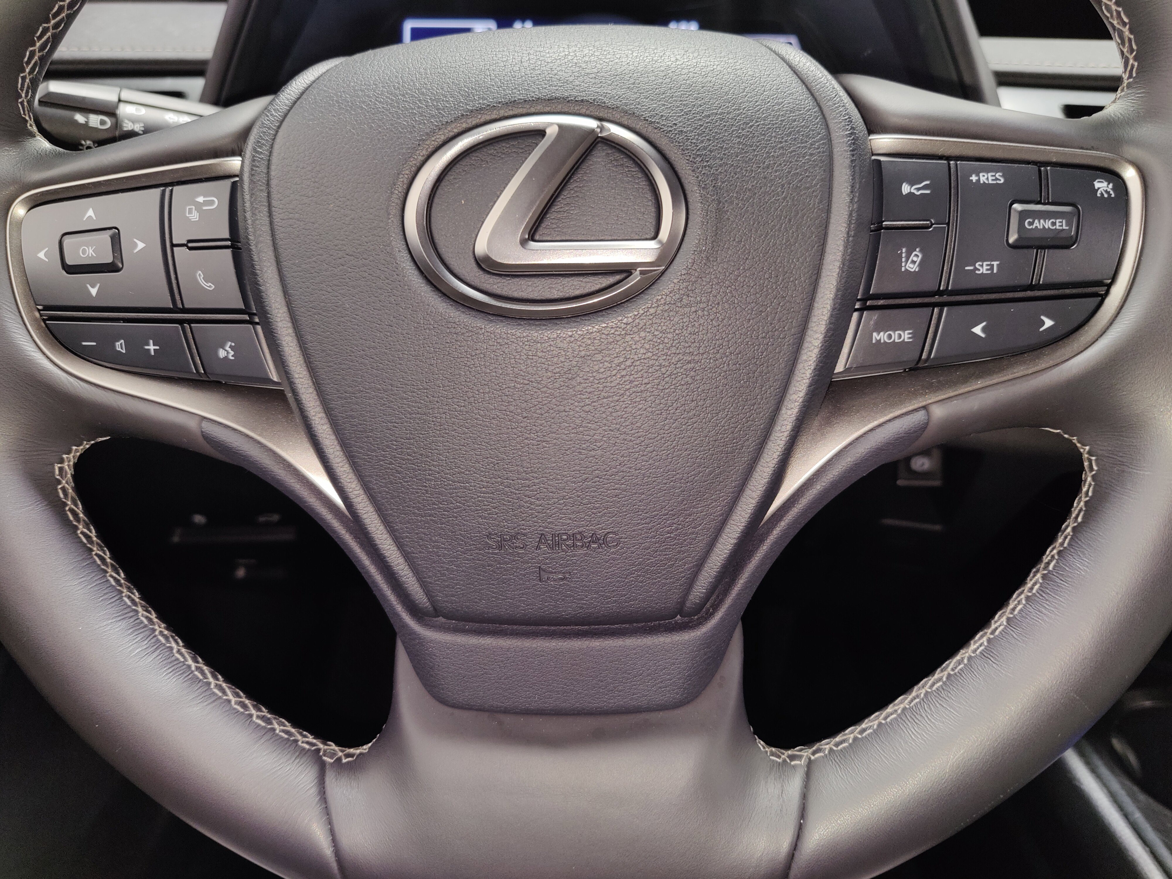 Used 2021 Lexus UX 250h w/ Premium Package image 27