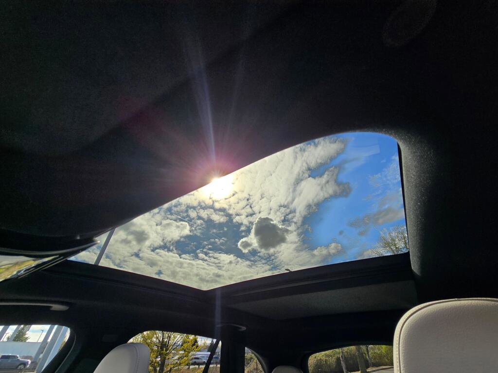 Used 2024 Mercedes-Benz GLC 300 4MATIC w/ Driver Assistance Package image 45