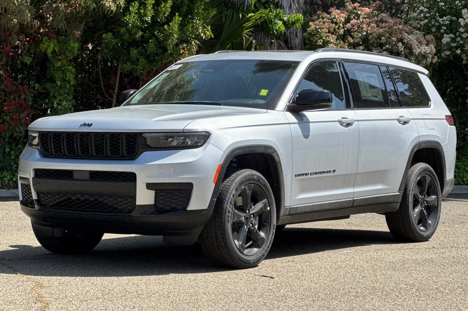 Certified 2025 Jeep Grand Cherokee L Altitude image 7