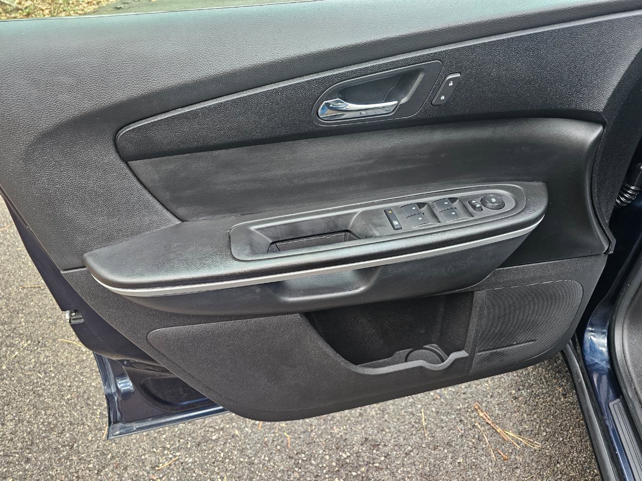 Used 2012 GMC Acadia SLE image 25