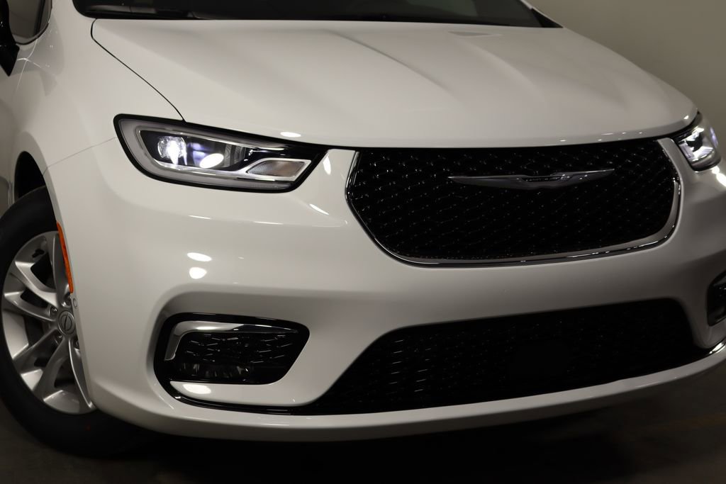 New 2026 Chrysler Pacifica Select image 42