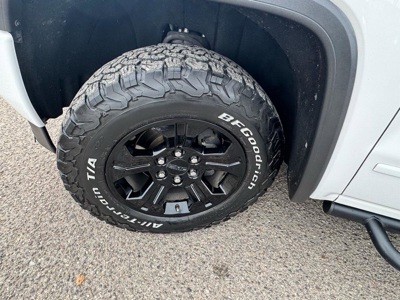 Used 2017 GMC Sierra 1500 SLT w/ All Terrain X Package image 10