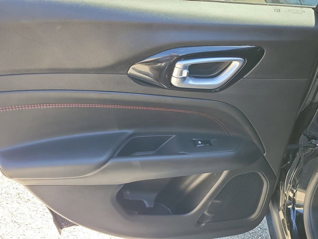 Used 2025 Jeep Compass Trailhawk w/ Trailhawk Elite Group image 14