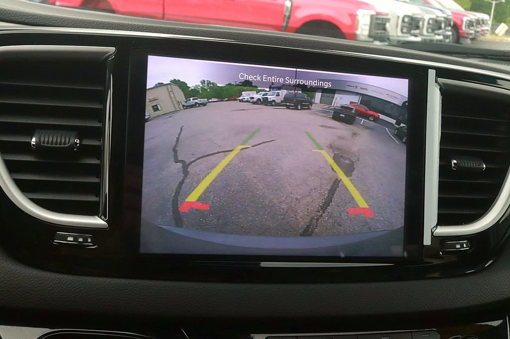 Used 2025 Chrysler Pacifica Select FWD image 26