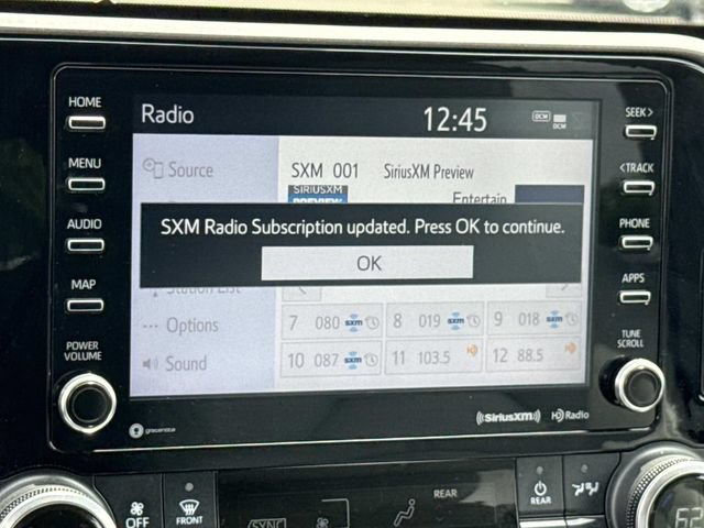 Used 2021 Toyota Highlander XLE AWD/4WD image 20