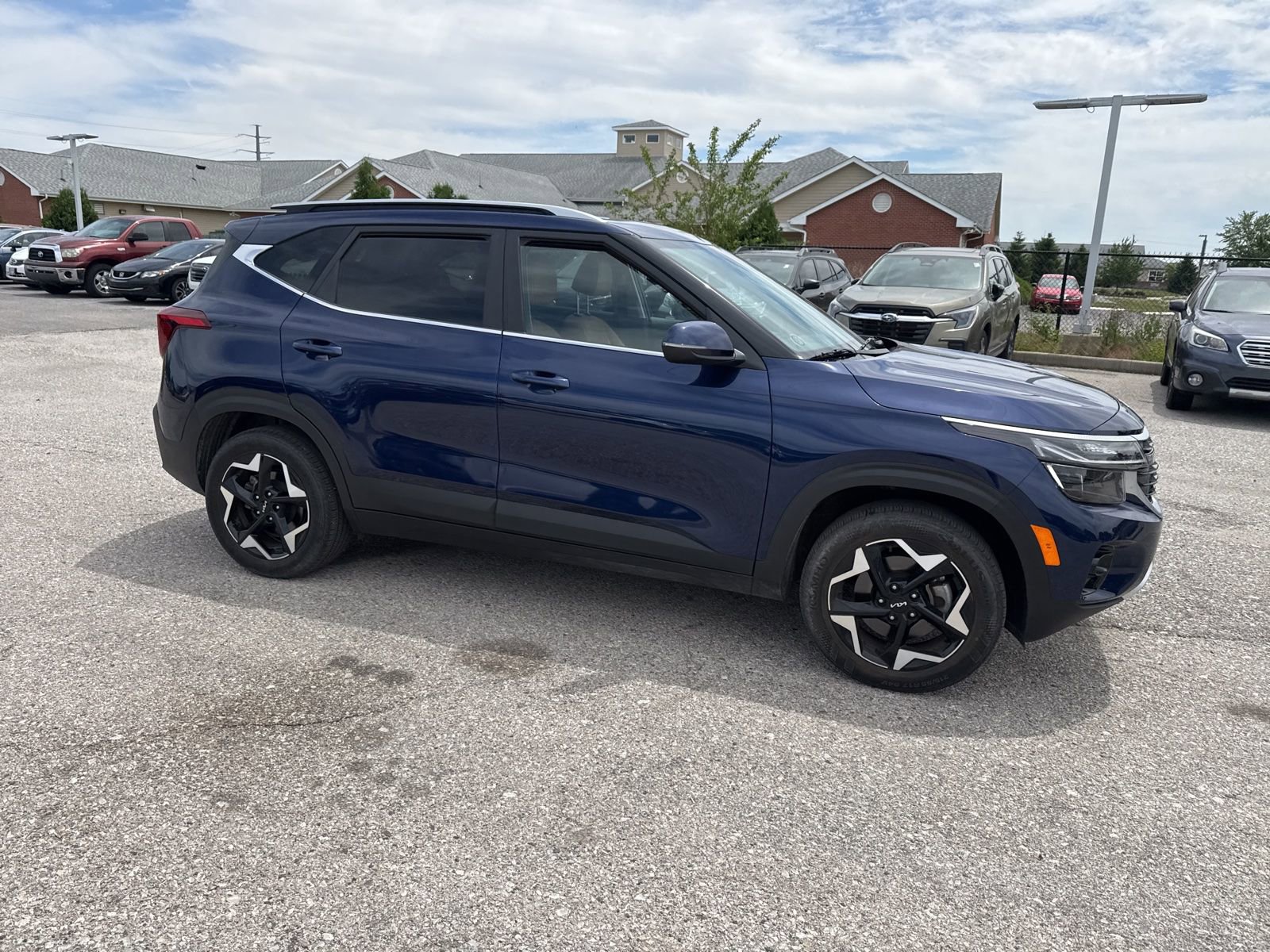 Used 2024 Kia Seltos EX AWD/4WD image 8