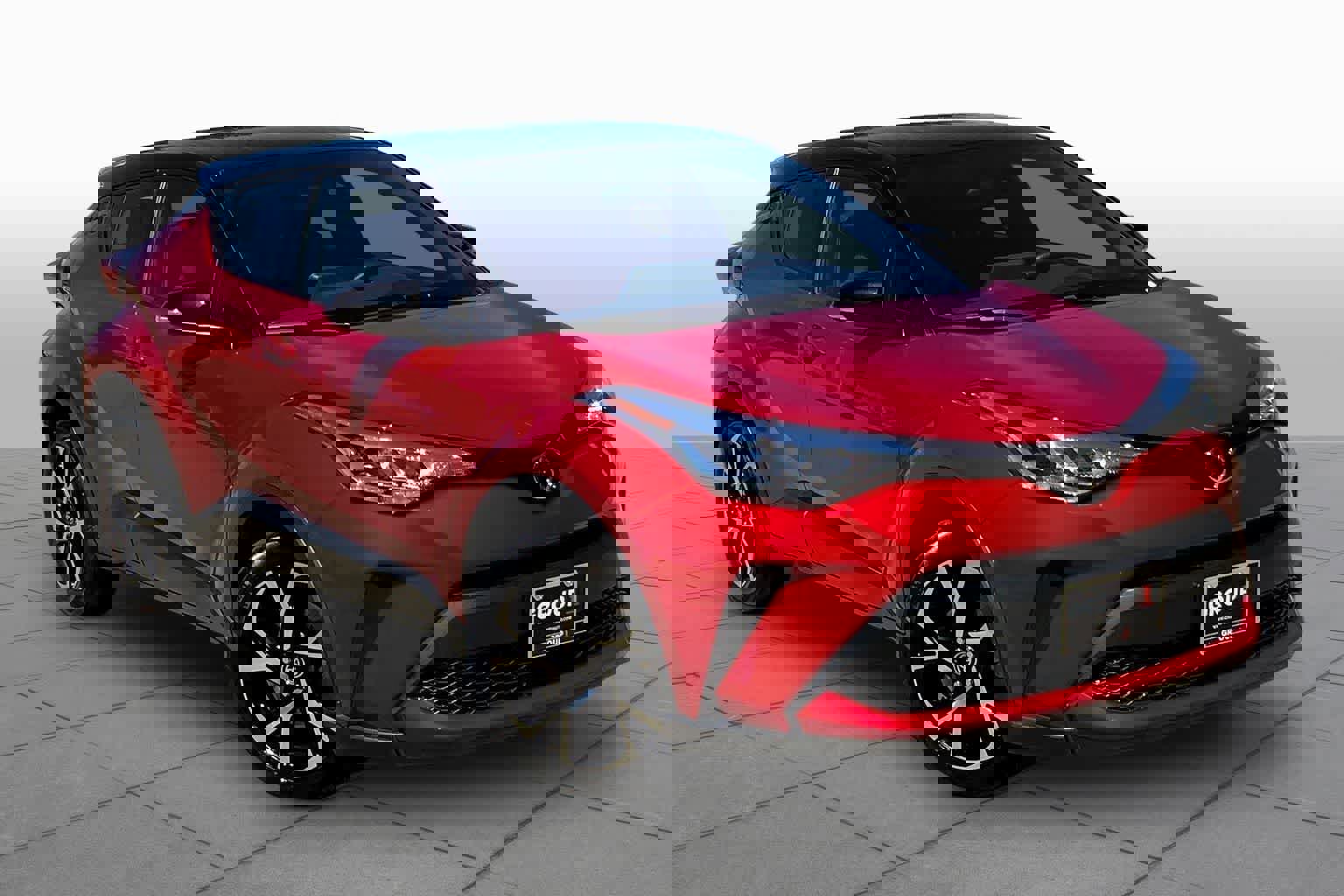 Used 2020 Toyota C-HR XLE FWD image 3