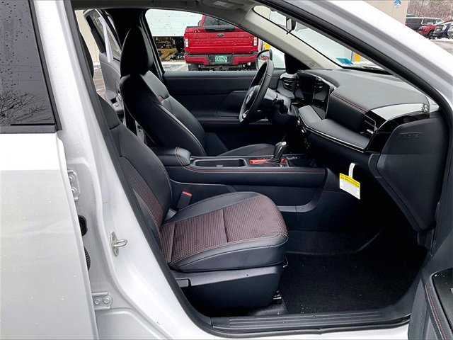 Used 2025 Nissan Kicks SR image 7