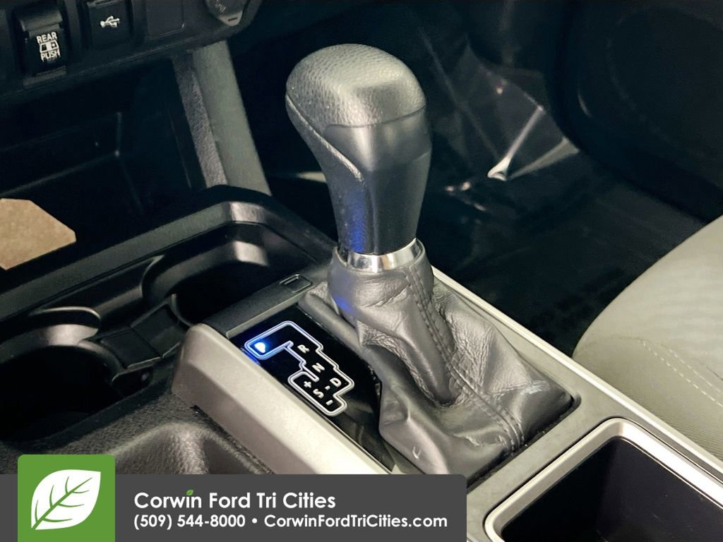 Used 2020 Toyota Tacoma SR5 AWD/4WD image 10