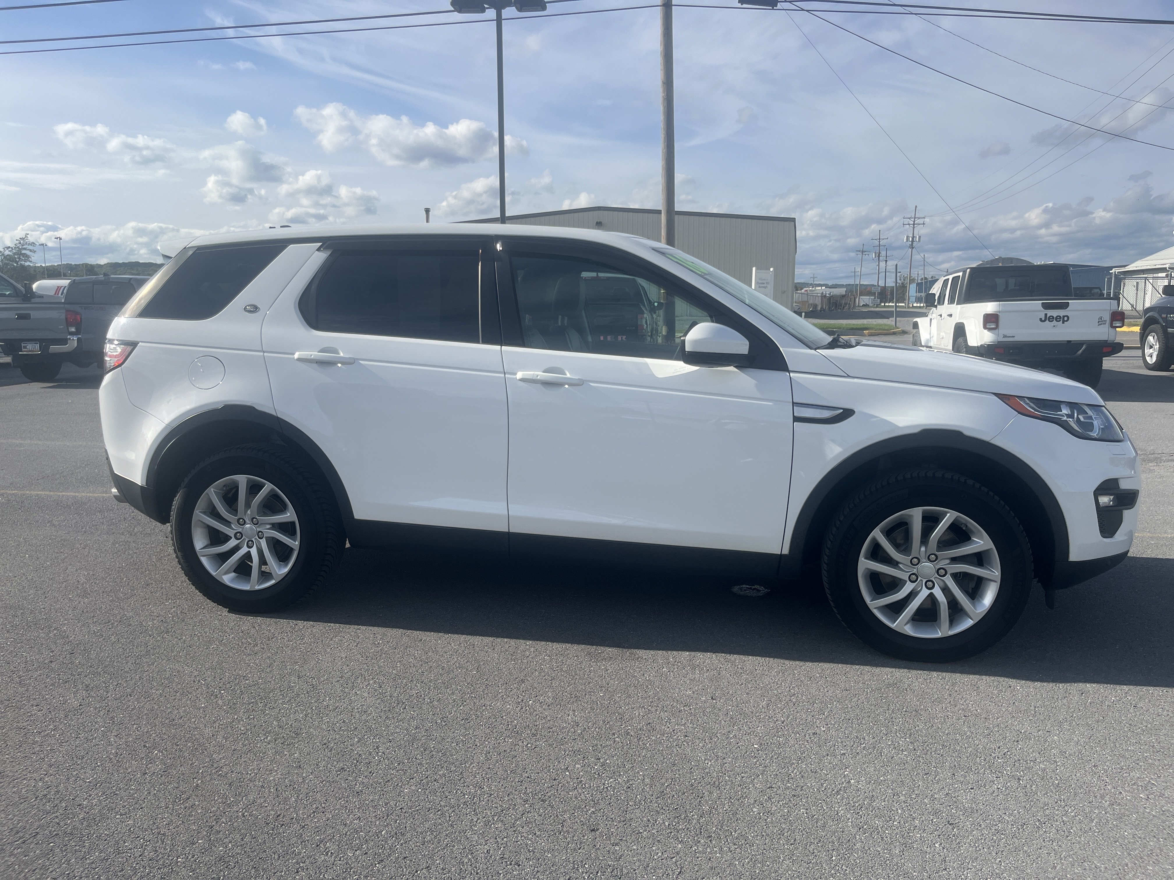 Used 2016 Land Rover Discovery Sport HSE AWD/4WD image 12