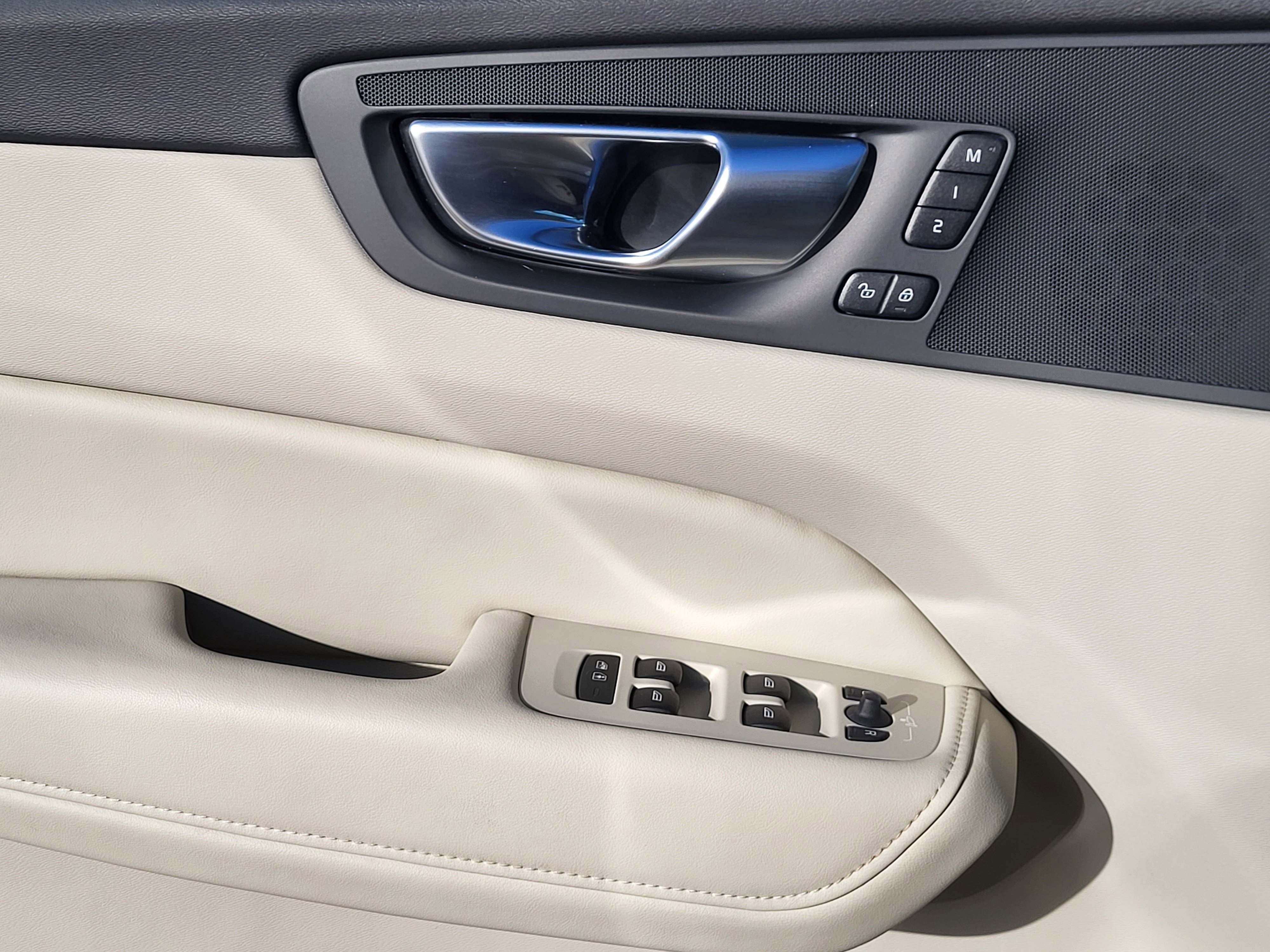 Certified 2024 Volvo XC60 T8 Plus w/ Protection Package Premier image 9