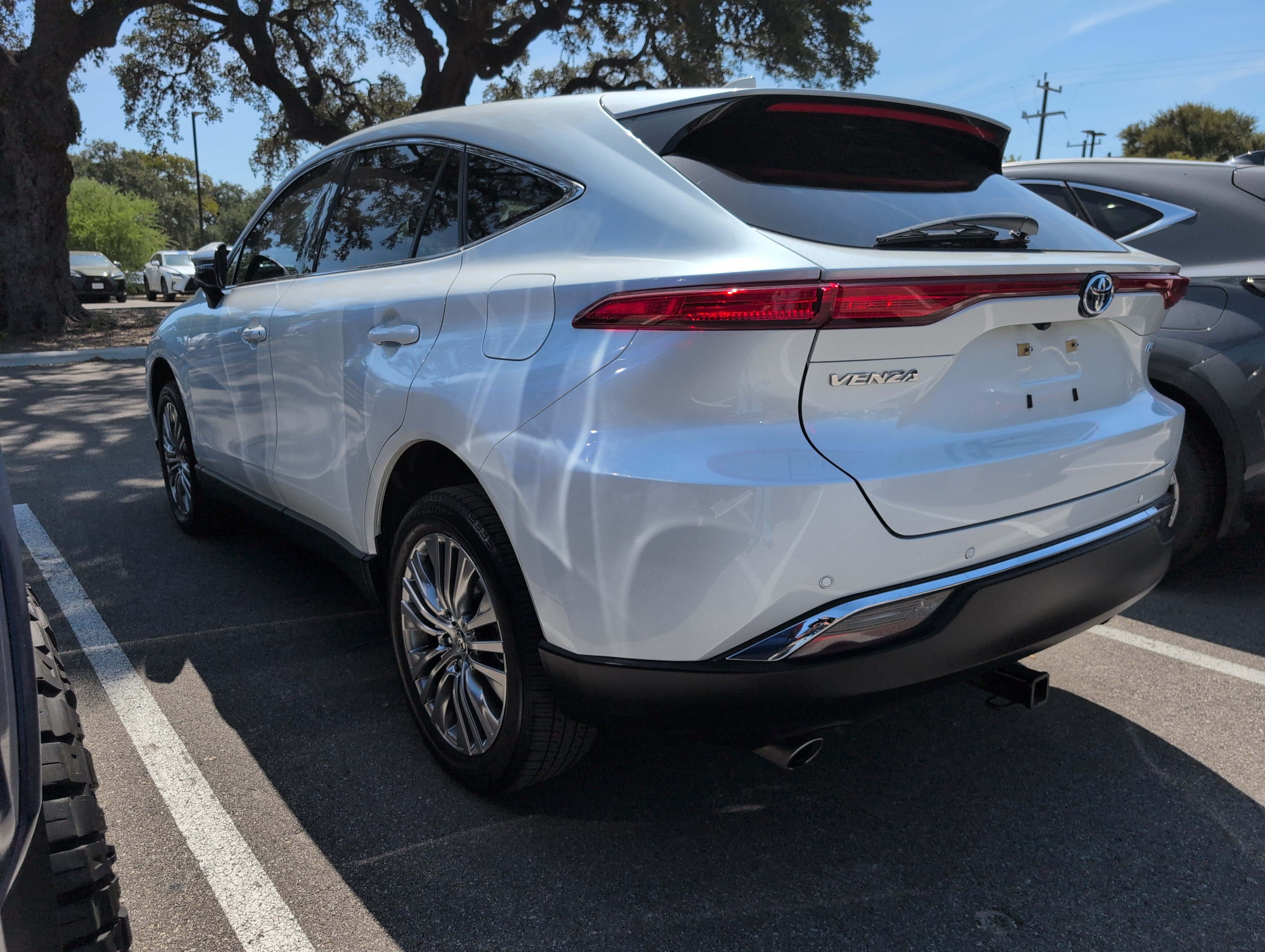 Used 2024 Toyota Venza Limited AWD/4WD image 4