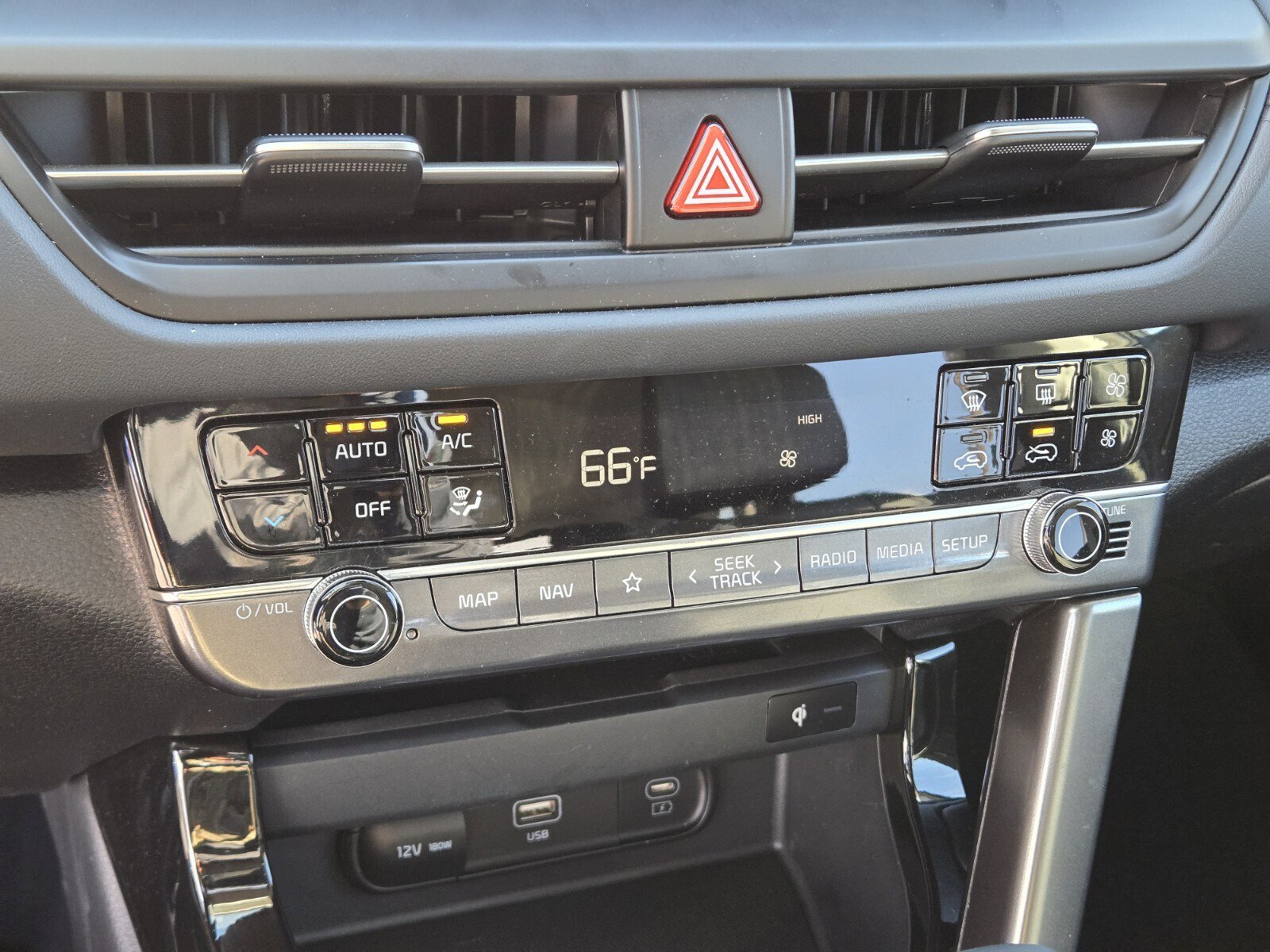 Certified 2025 Kia Seltos EX w/ EX Sunroof Package image 20