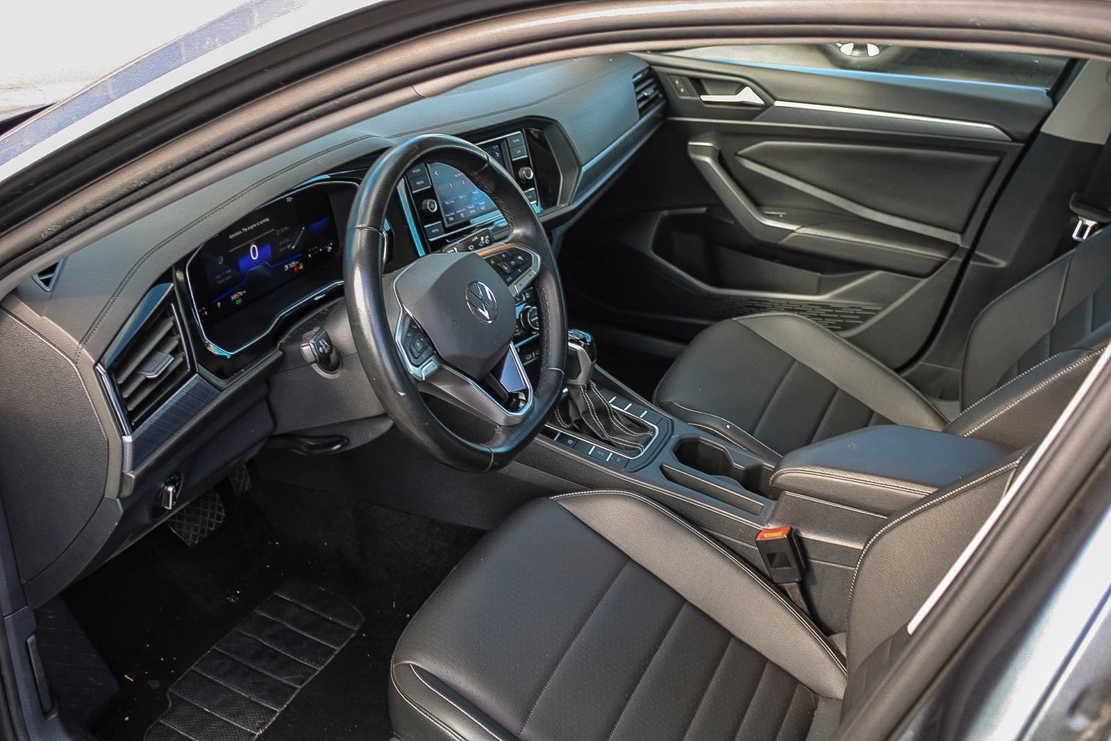 Used 2024 Volkswagen Jetta SE FWD image 19