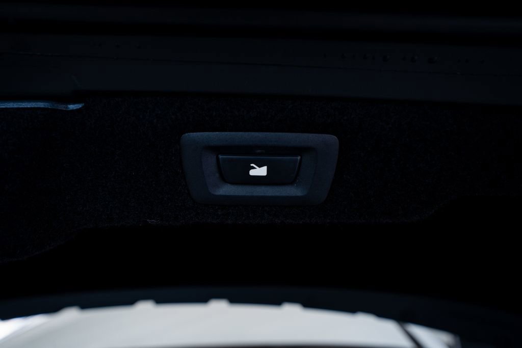Used 2024 Lucid Air Pure RWD image 48