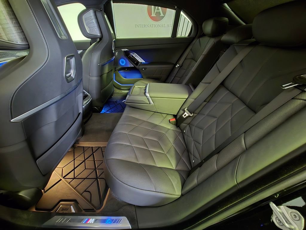 Used 2024 BMW 760i xDrive w/ Executive Package image 12