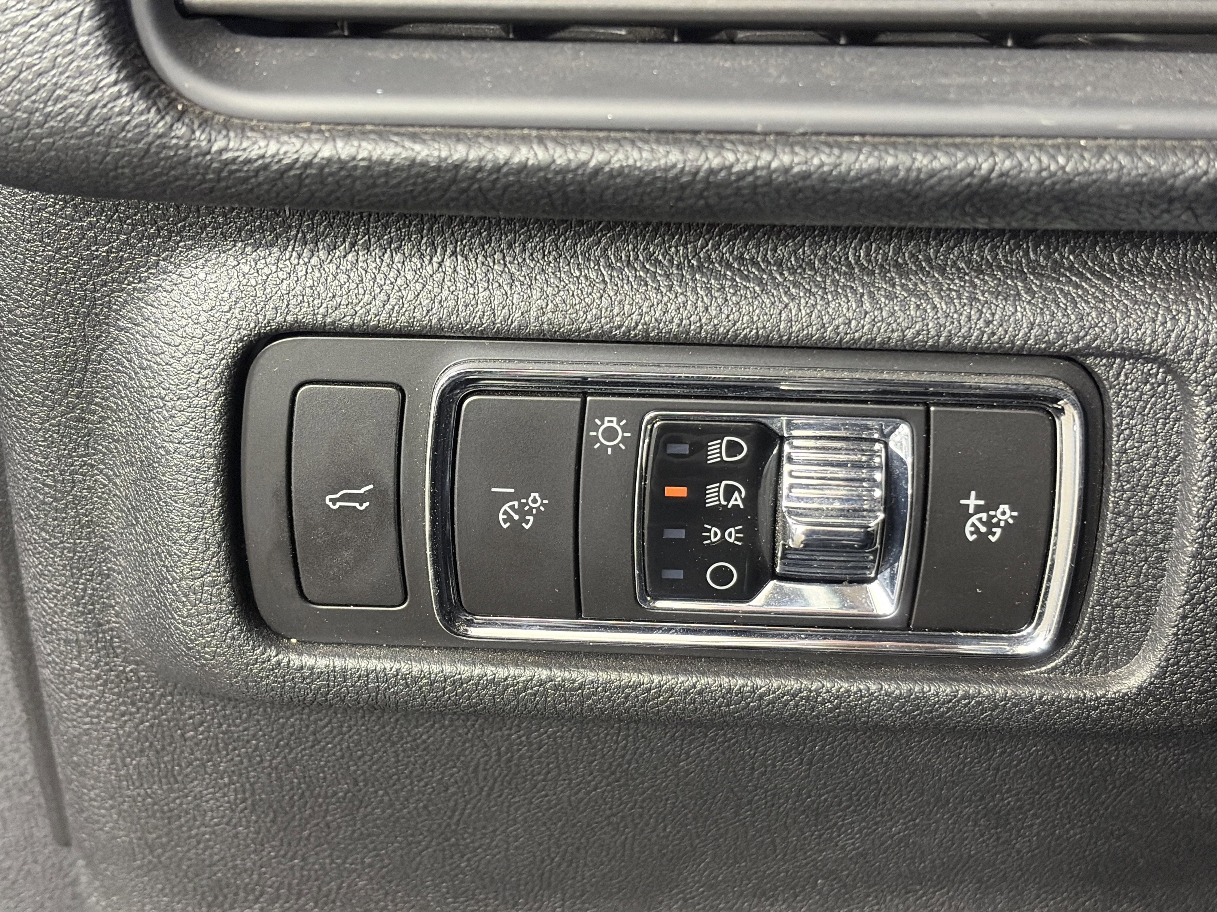 Used 2025 Lincoln Corsair AWD image 27