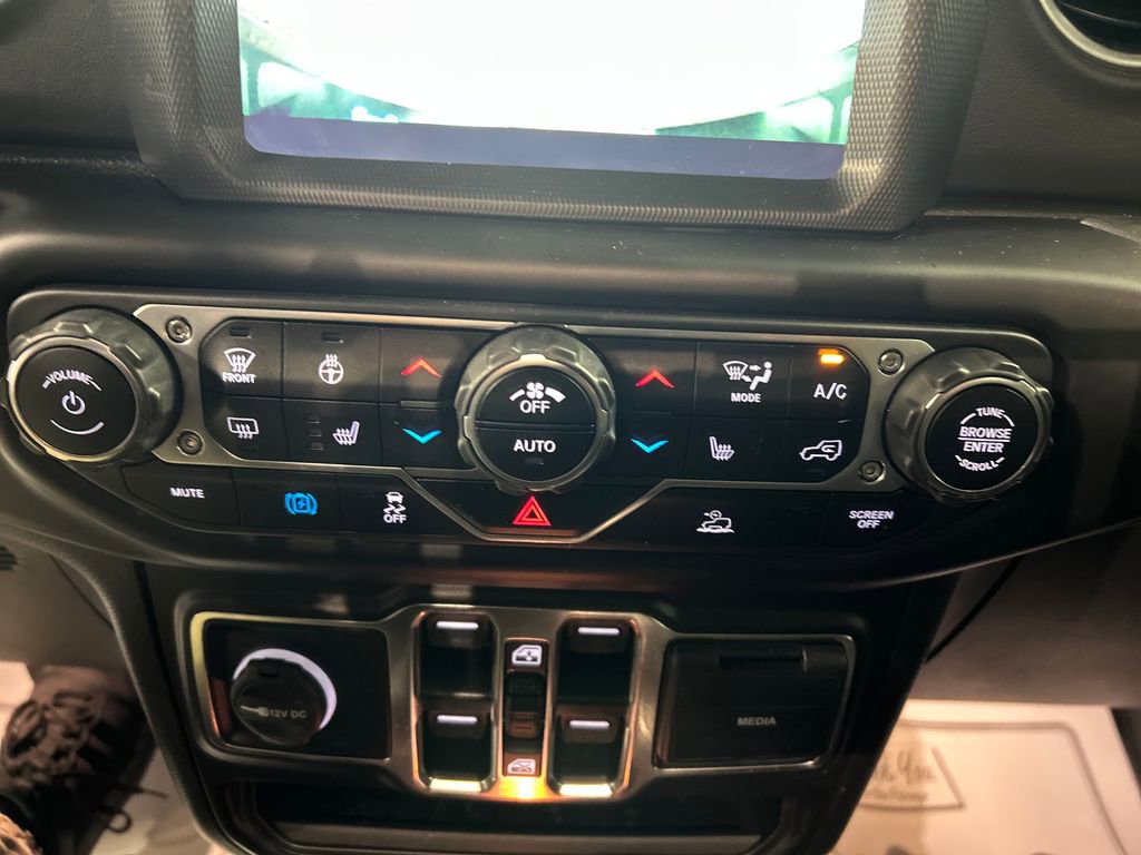 Used 2022 Jeep Wrangler Unlimited Sahara w/ Cold Weather Group image 19