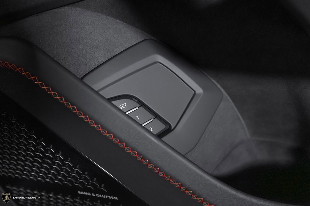 Used 2025 Lamborghini Urus SE image 47