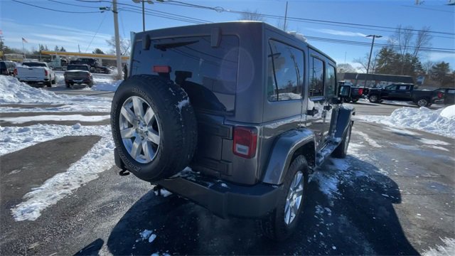 Used 2018 Jeep Wrangler Unlimited Sahara w/ Dual Top Group image 9