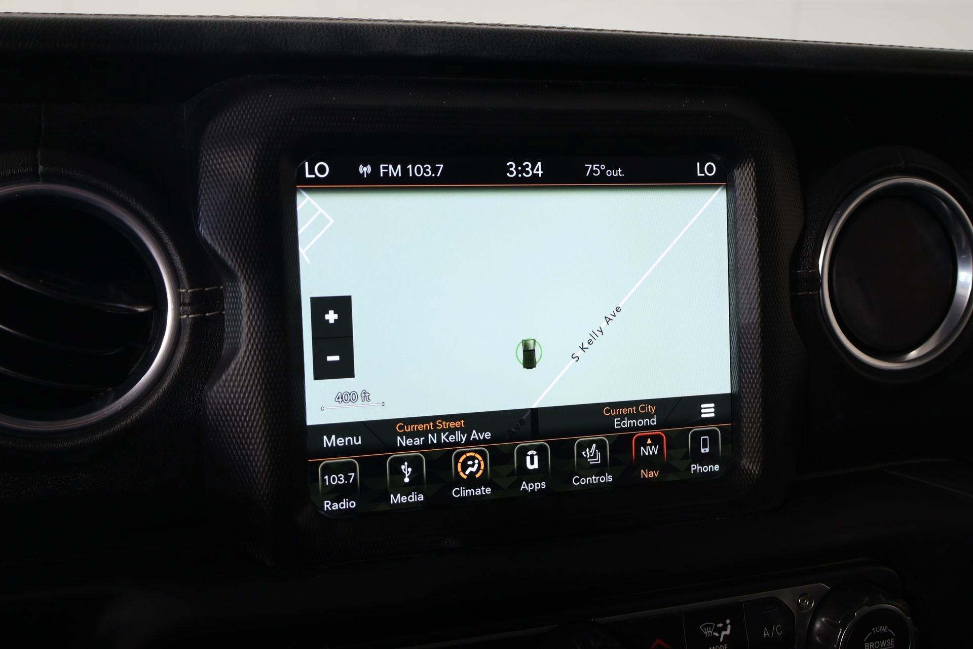 Used 2018 Jeep Wrangler Unlimited Sahara AWD/4WD image 7