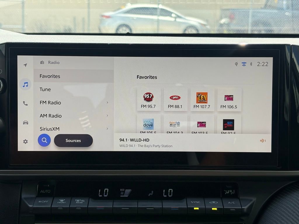 Used 2025 Toyota Camry SE w/ Multimedia Upgrade Package image 20
