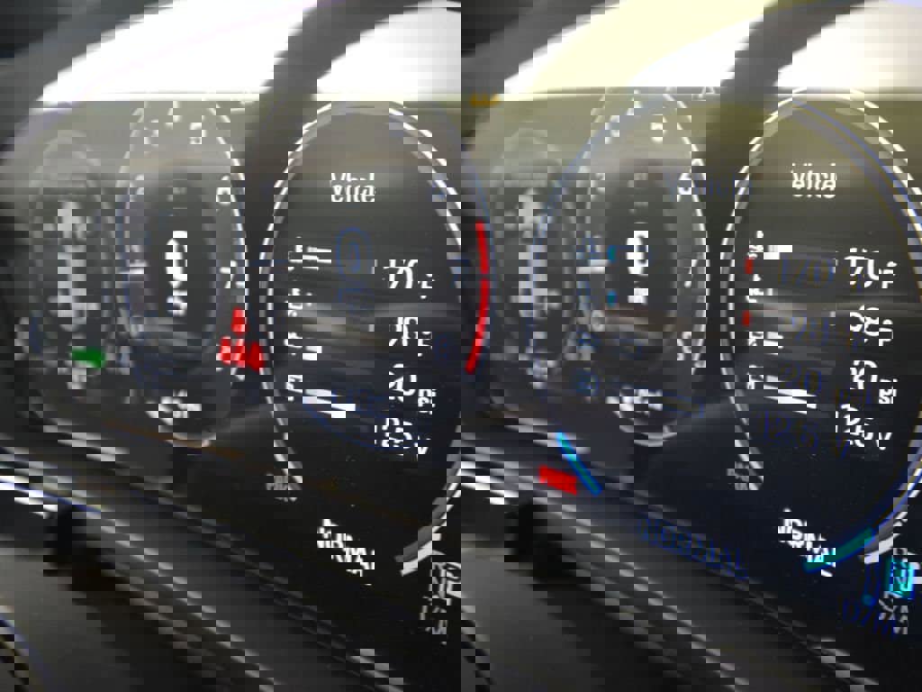 Used 2025 Porsche Cayenne image 31