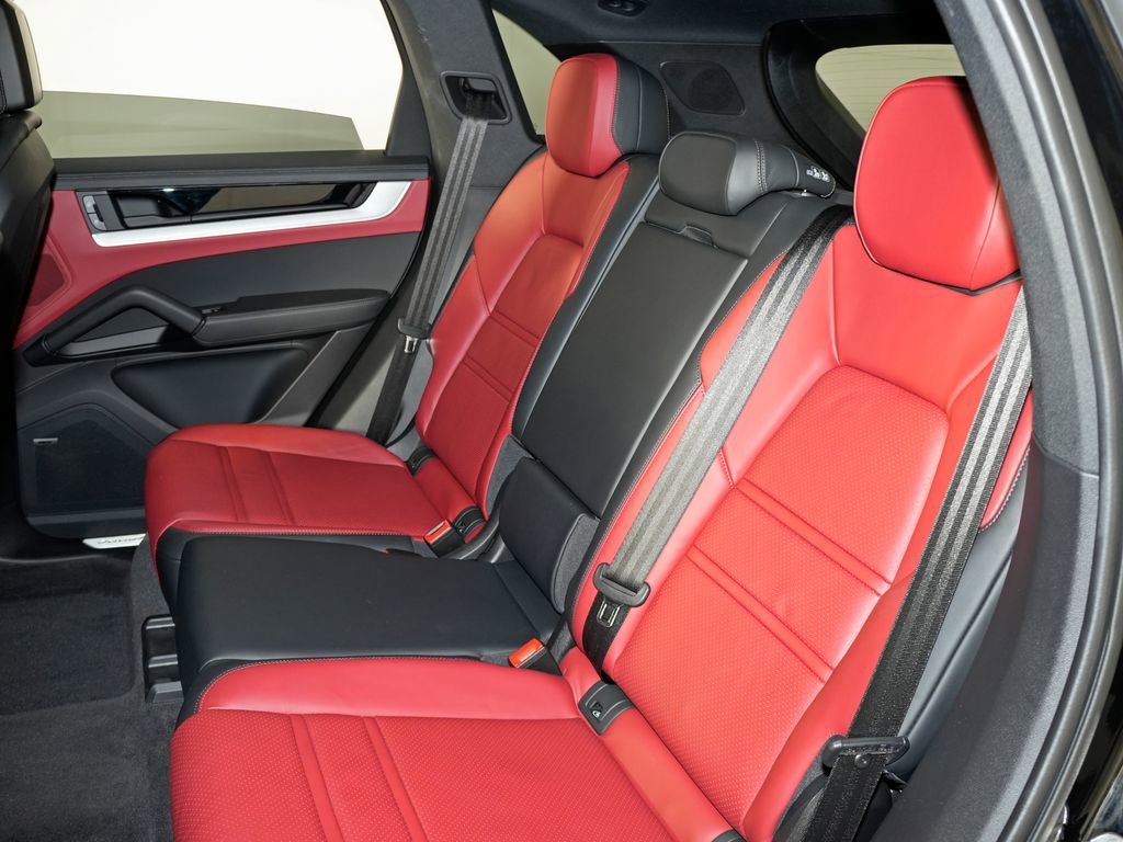 Certified 2024 Porsche Cayenne AWD/4WD image 37