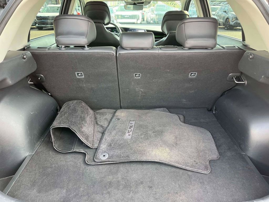 Used 2023 Kia Niro EX Touring image 7