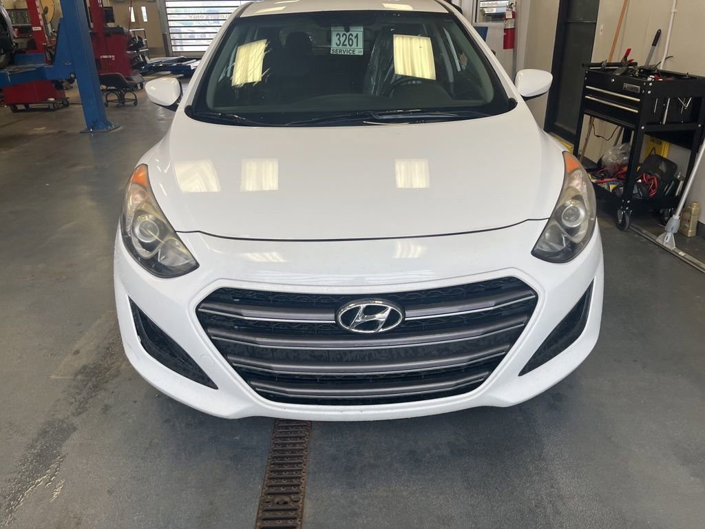 Used 2017 Hyundai Elantra GT FWD image 11