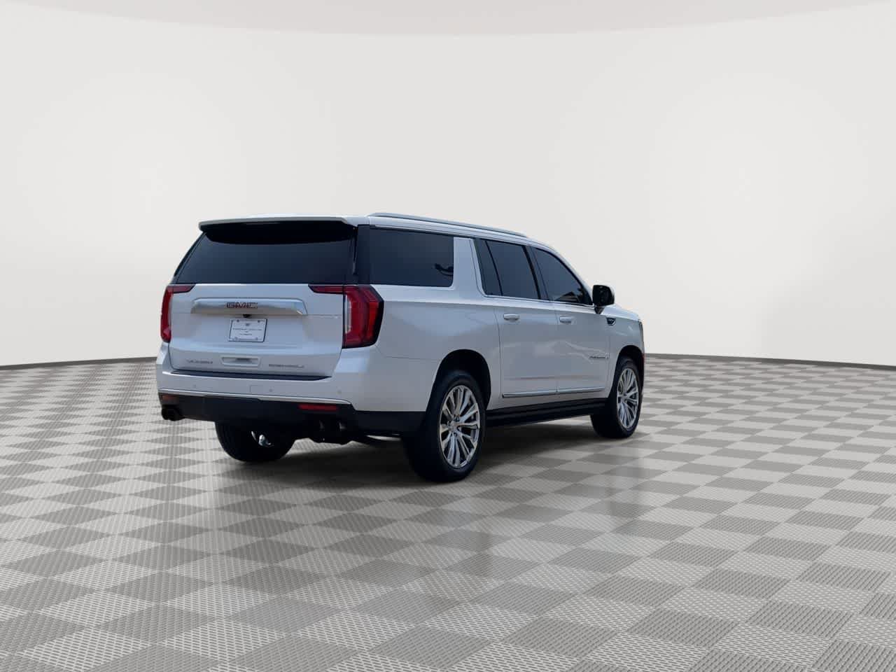 Used 2022 GMC Yukon XL Denali AWD/4WD image 8