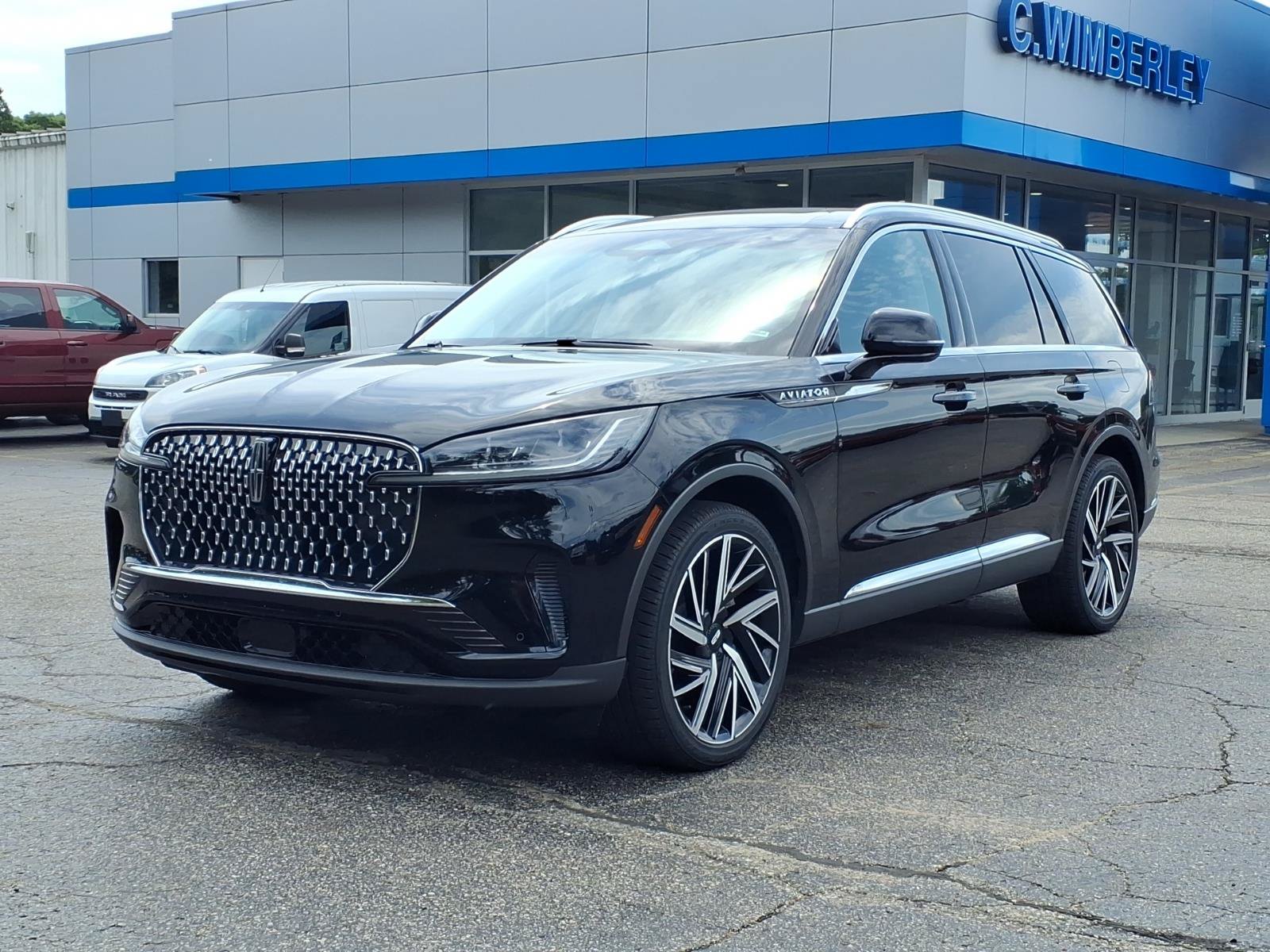 Used 2025 Lincoln Aviator Reserve w/ Equipment Group 201A AWD/4WD image 3