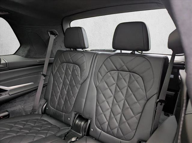 Used 2026 BMW X7 xDrive40i w/ M Sport Package image 18