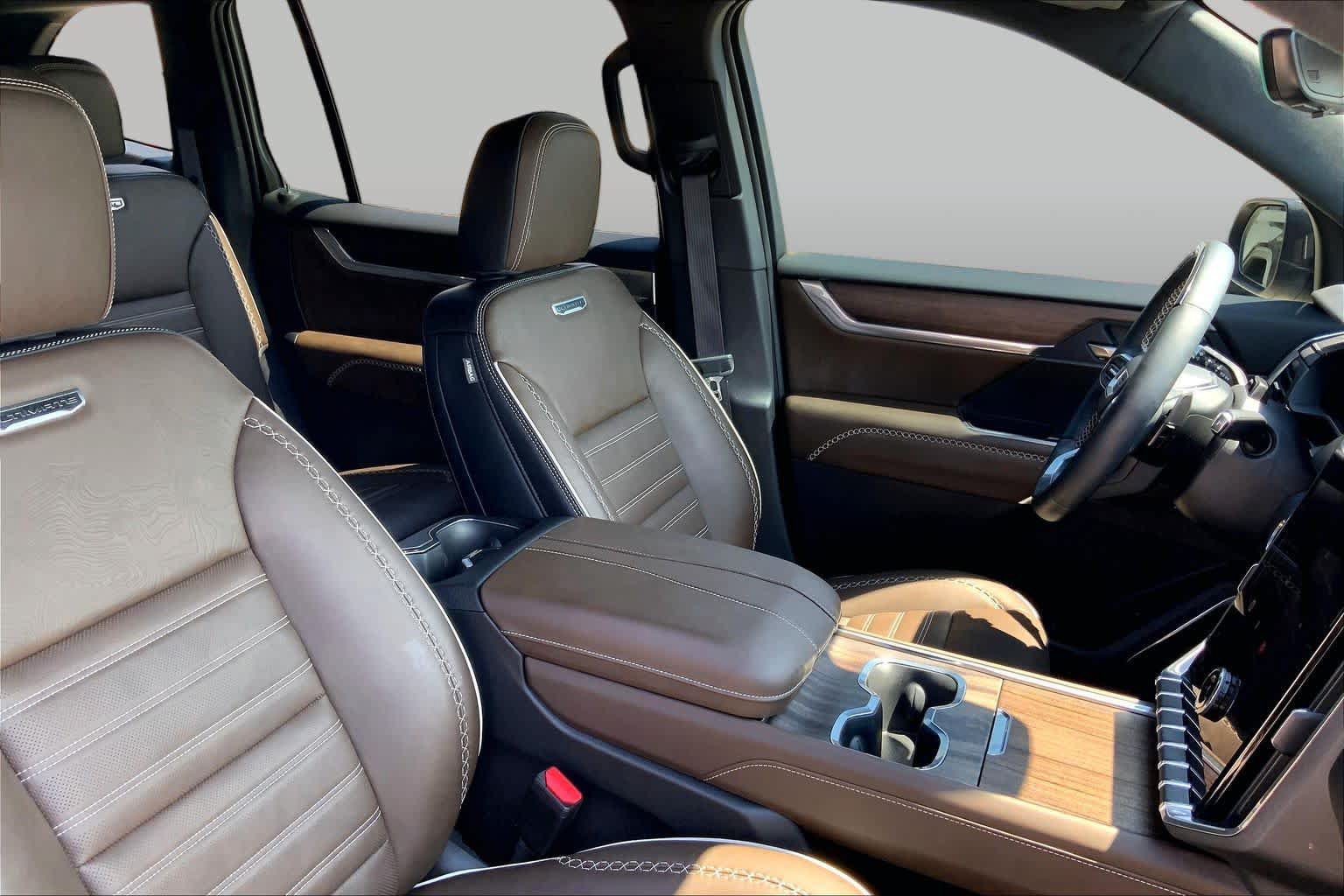 Used 2026 GMC Acadia Denali Ultimate w/ LPO, Floor Liner Package FWD image 9