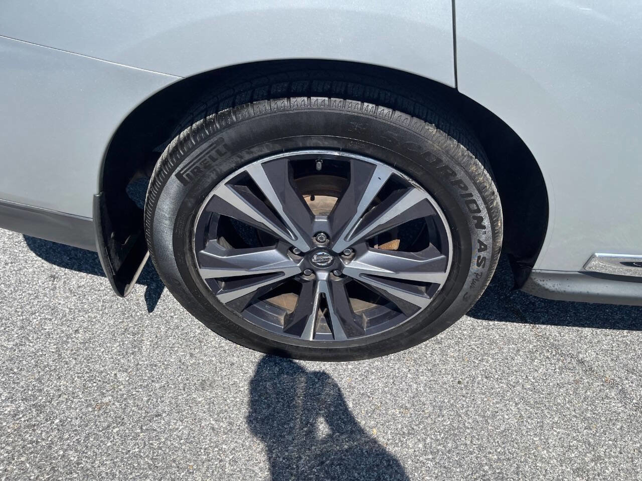 Used 2017 Nissan Pathfinder Platinum FWD image 34