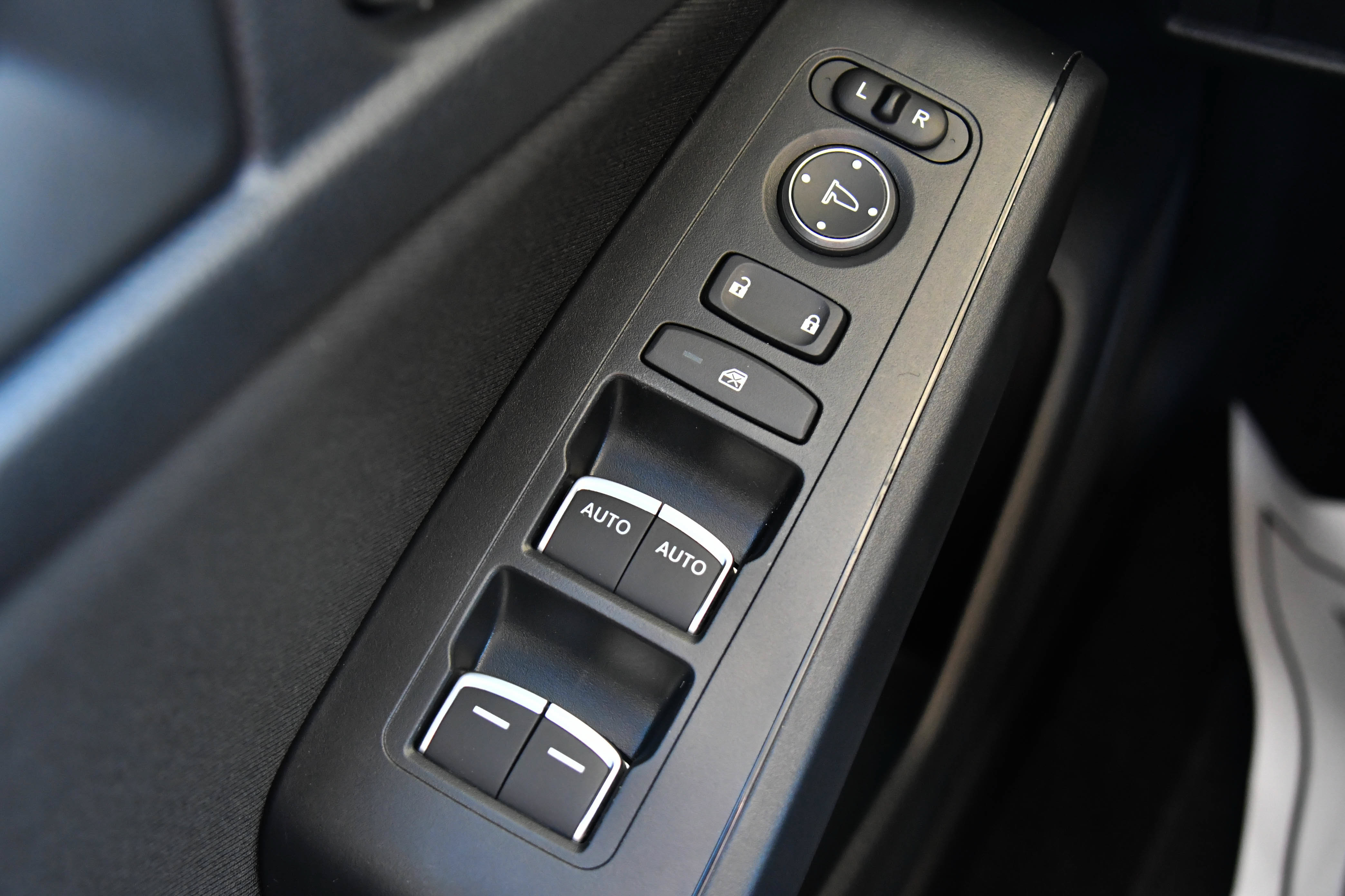 Used 2025 Honda Civic LX image 32