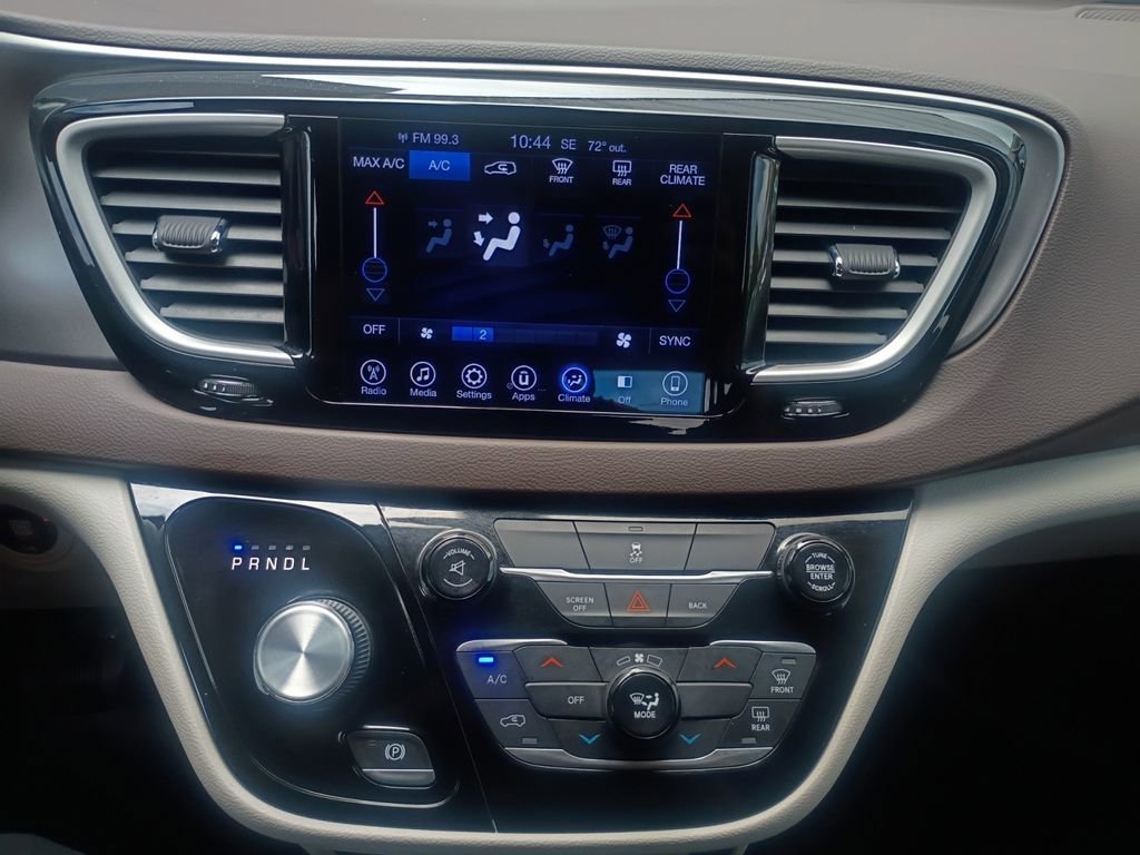 Used 2017 Chrysler Pacifica Touring image 4