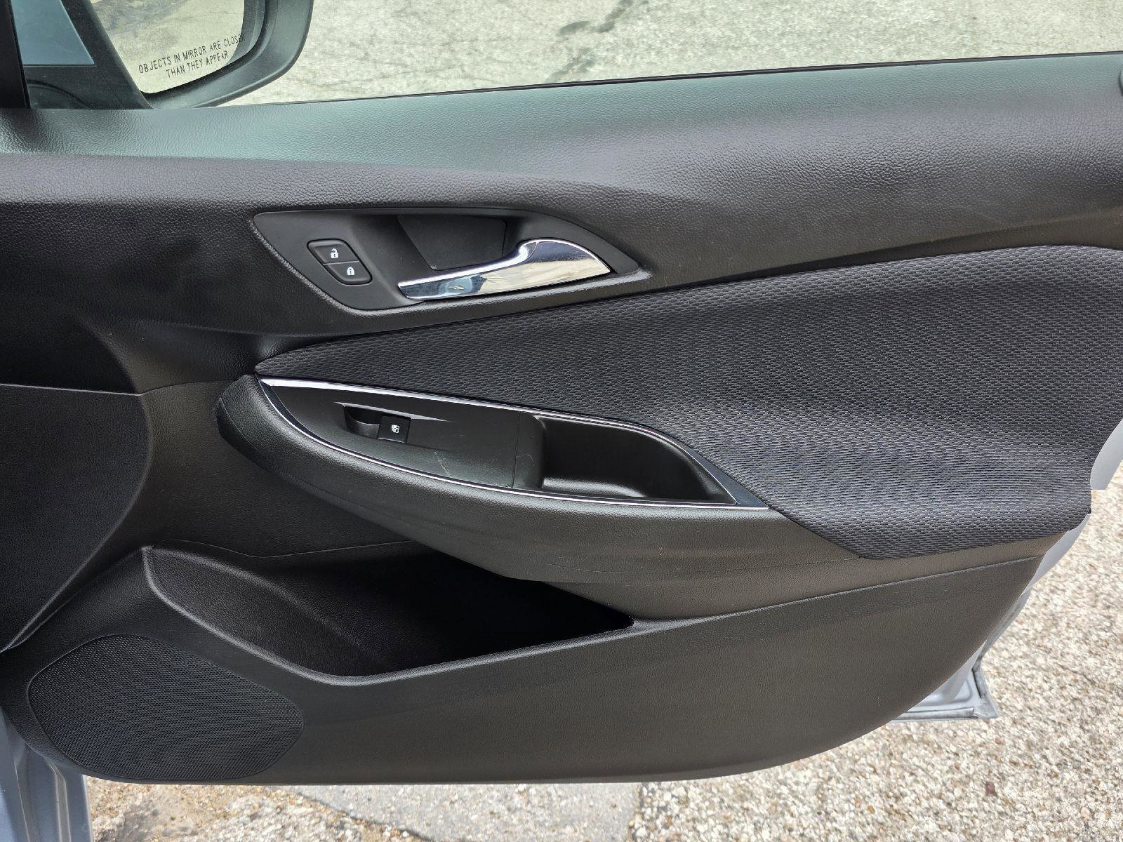 Used 2018 Chevrolet Cruze LS FWD image 22