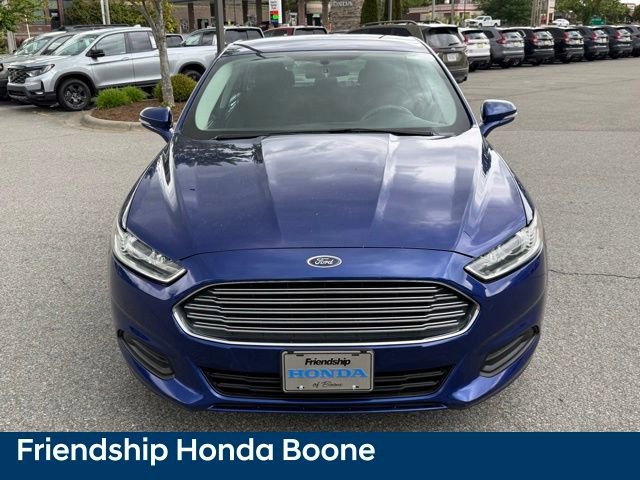 Used 2016 Ford Fusion SE FWD image 2
