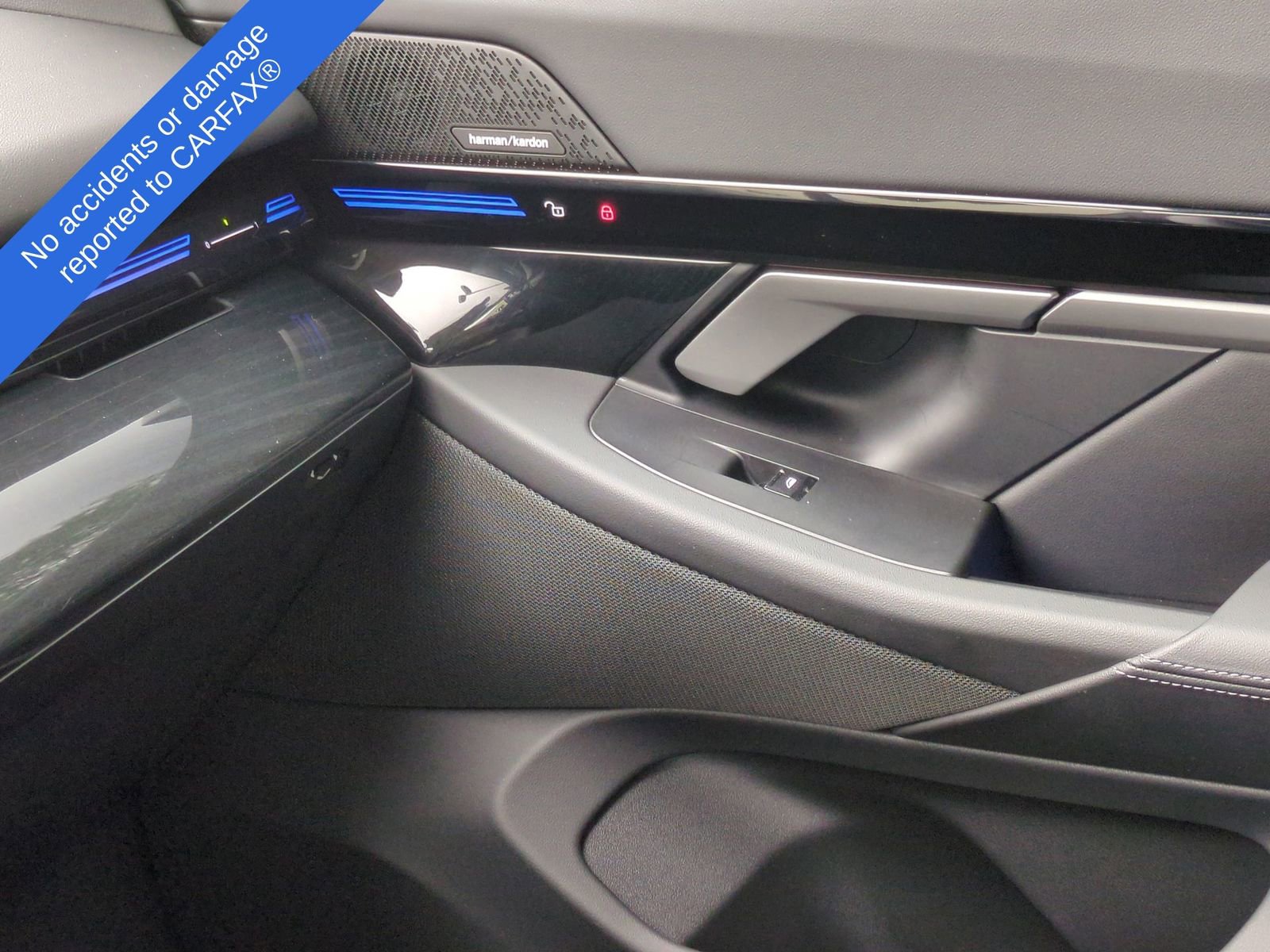 Used 2025 BMW 530i xDrive w/ Premium Package image 35