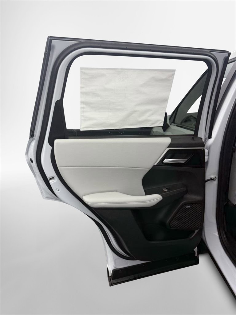 New 2025 Mitsubishi Outlander SE image 32